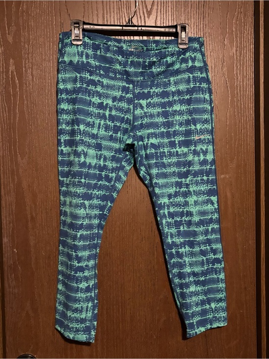 Nike Pants - Nike Women’s Capri Blue and Teal Patterned Leggings